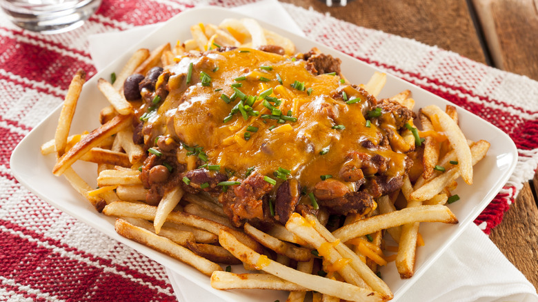 chili cheese fries