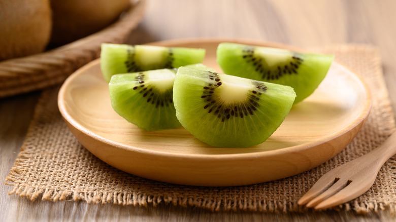 Slices of kiwi in a plate