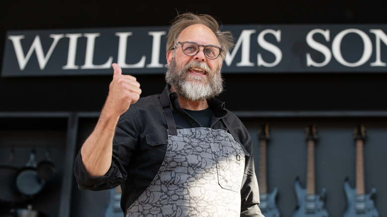 Alton Brown at a Williams Sonoma event