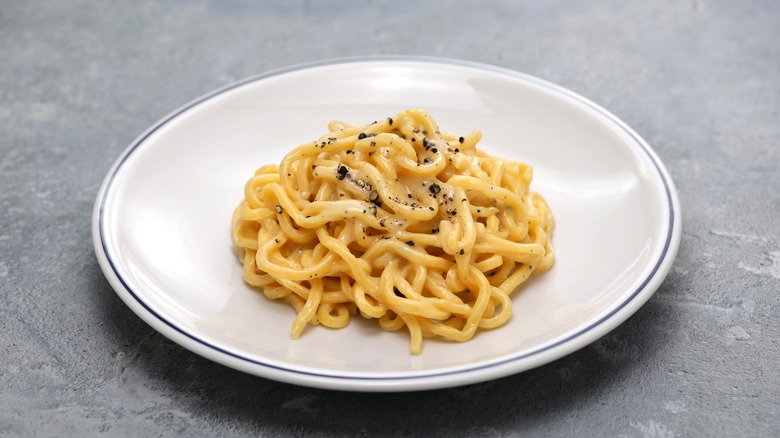 Cacio e pepe pasta on a plate