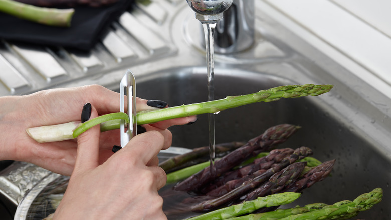 Peeling asparagus with vegetable peeler