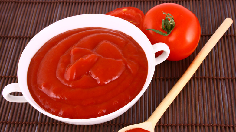 A bowl of tomato sauce