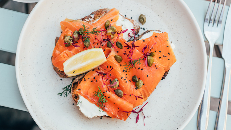 Bread with lox and capers