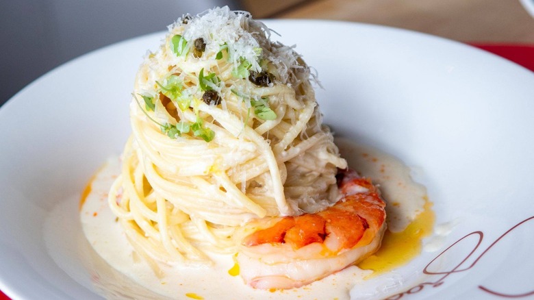 Lemon spaghetti with shrimp