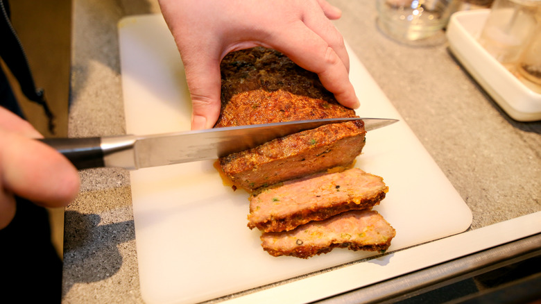 Cutting a meatloaf