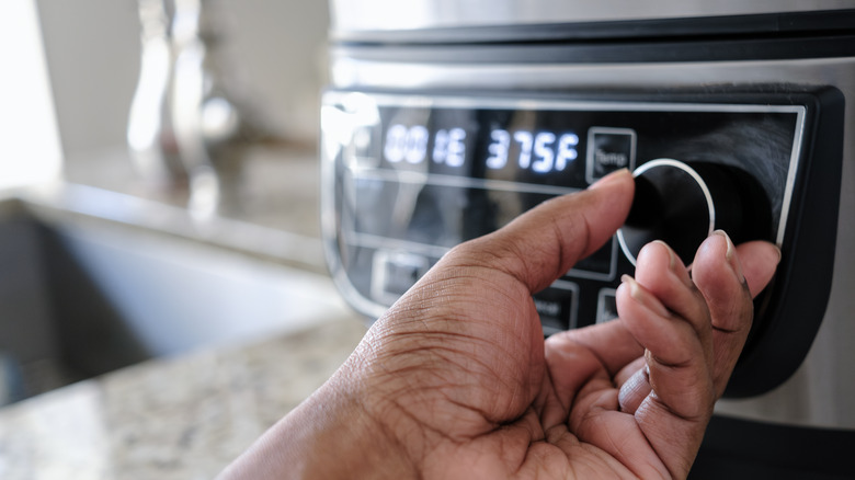 Setting the heat on an air fryer.