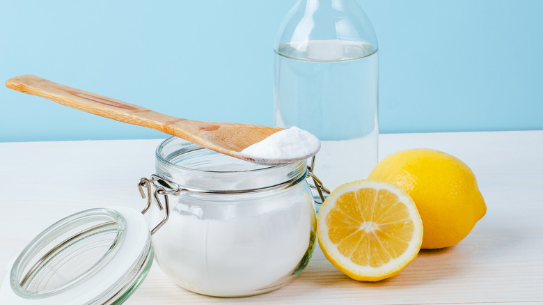 Wooden spoon with baking soda 