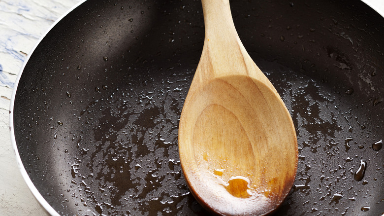 How to Clean Wooden Spoons