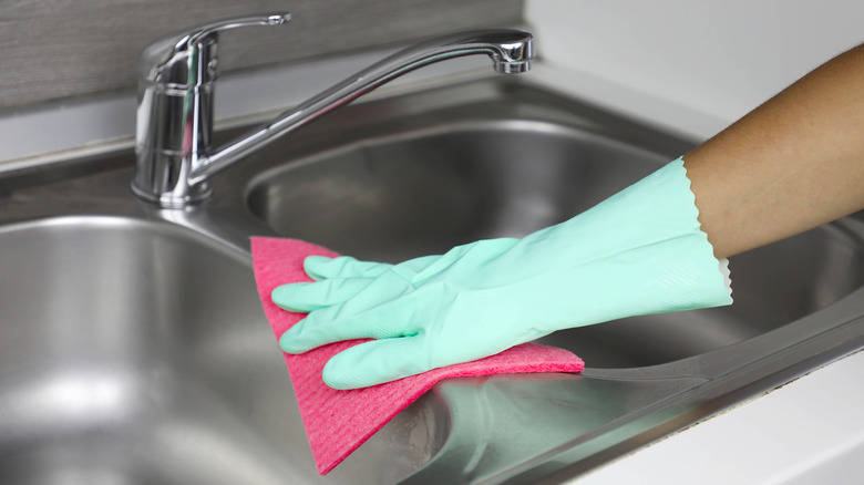 Cleaning stainless steel sink