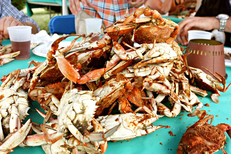 https://www.foodrepublic.com/img/gallery/how-to-cook-a-proper-blue-crab-feast/intro-import.jpg