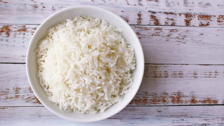 bowl of cooked long grain white rice 
