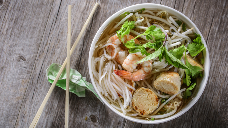 How To Eat A Bowl Of Pho Like You Know What You're Doing