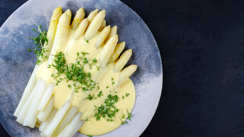 White asparagus with Hollandaise sauce