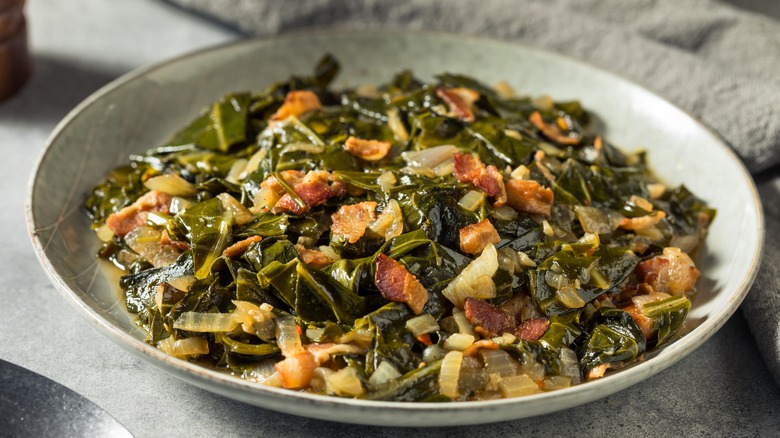 Braised collard greens with bacon