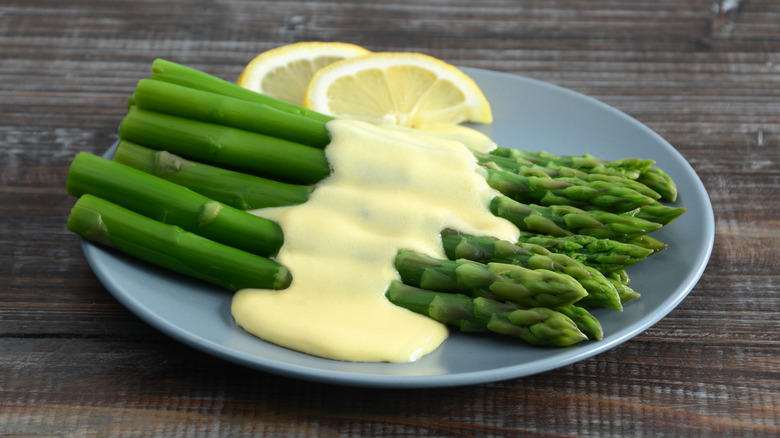 asparagus with hollandaise