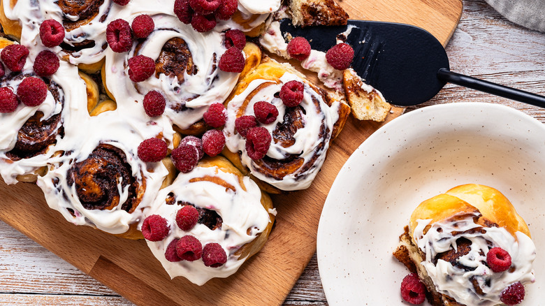 Cinnamon rolls and raspberries