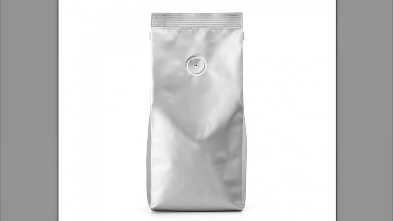 Foil coffee package with degassing valve