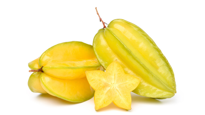 whole star fruit with star fruit slice