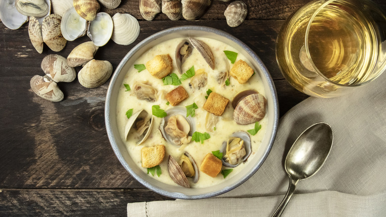 Clam chowder with whole clams and white wine