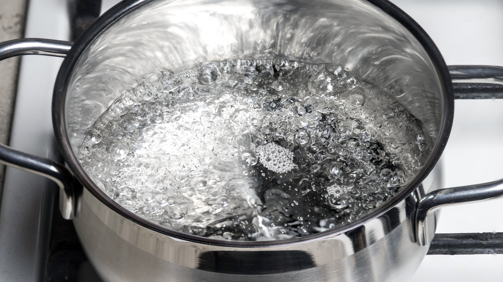 Why It Pays To Boil Water With A Lid On