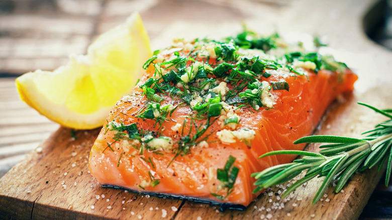 Salmon with dill and lemon