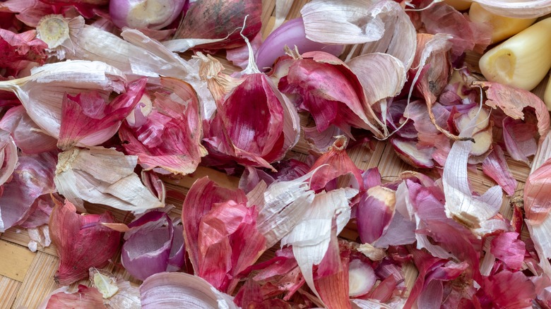 Garlic and red onion peels and skin
