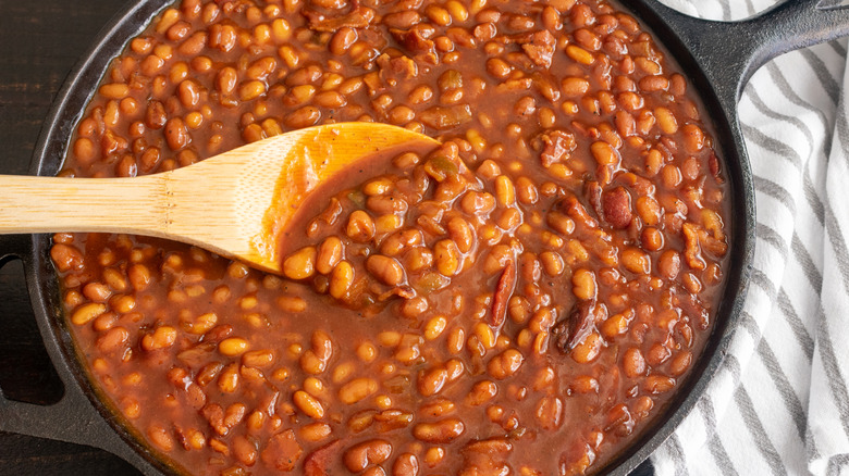 baked beans in pot
