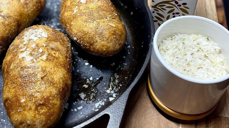 potatoes with salt in cast iron