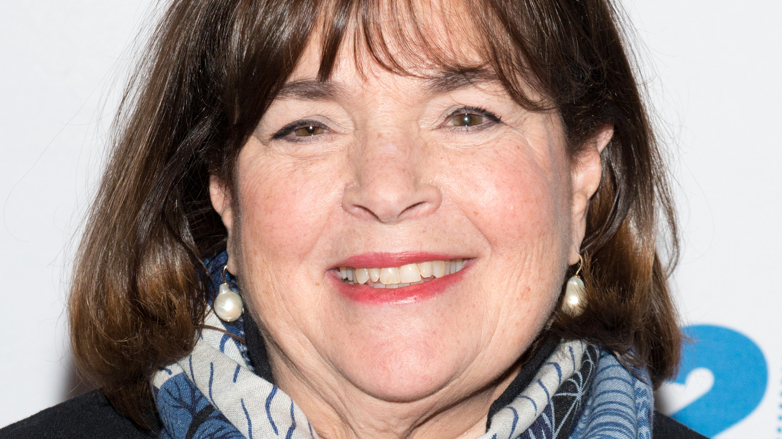 Ina Garten's Brilliant Parchment Paper Hack For Round Pans