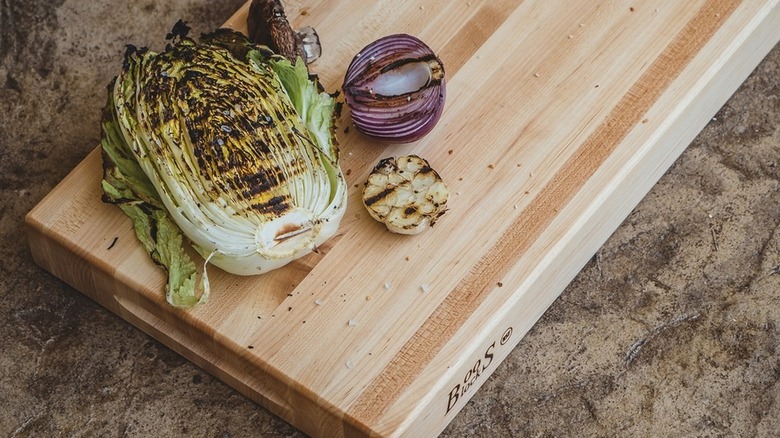 boos block cutting board with grilled vegetables
