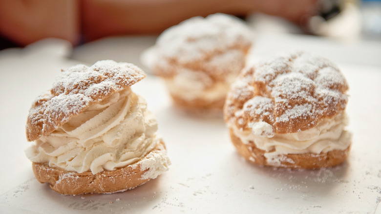 Choux stuffed with cream