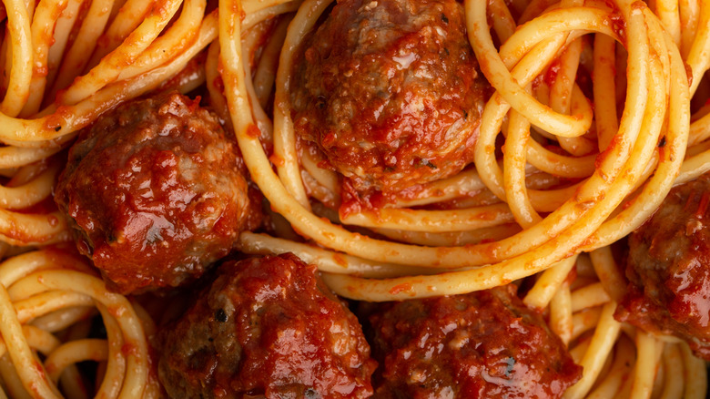 close up spaghetti and meatballs