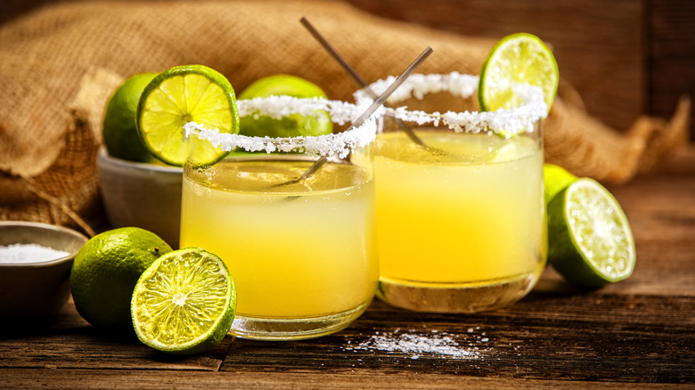 two margarita cocktails with lime