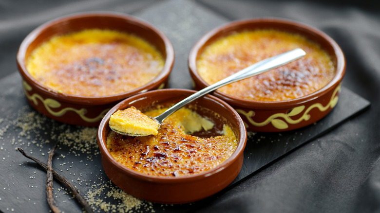 Crème brûlée in dishes with crunchy topping and spoon