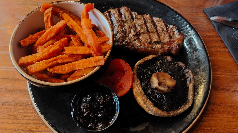 TGI Fridays fries, steak, mushroom