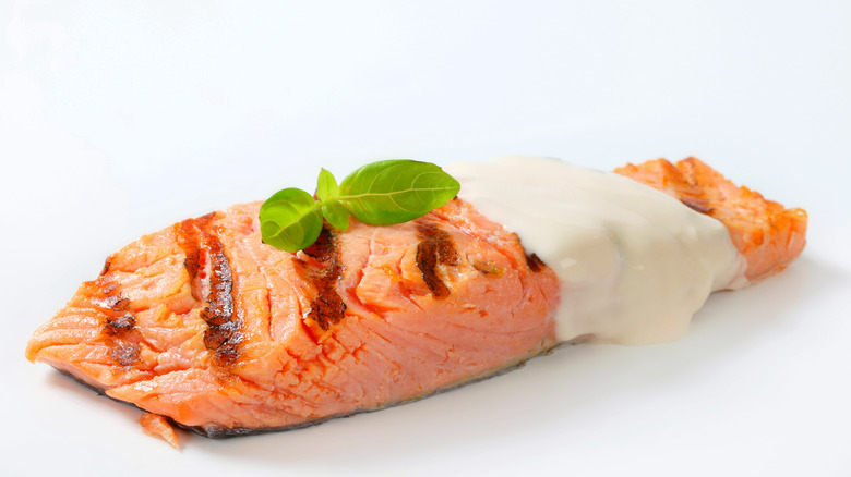 Salmon steak with mayo
