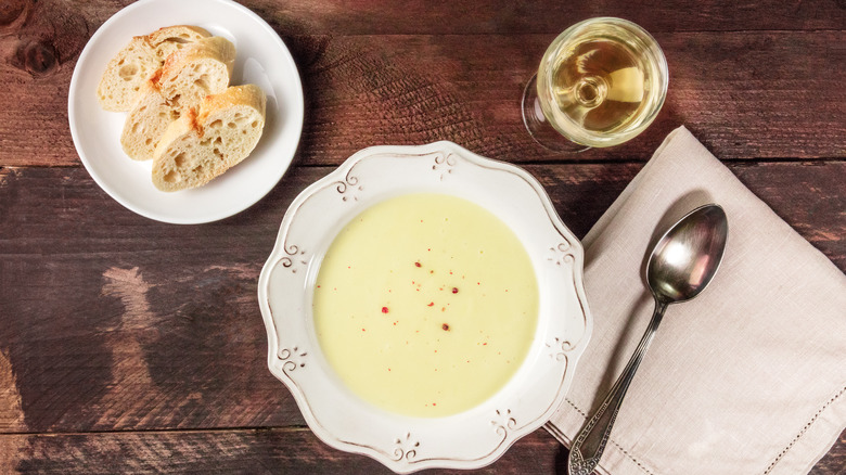 Vichyssoise with bread and wine