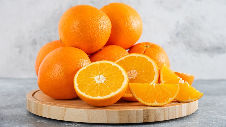 many fresh oranges