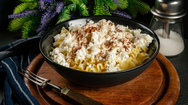 Pasta with cottage cheese, cinnamon and sugar