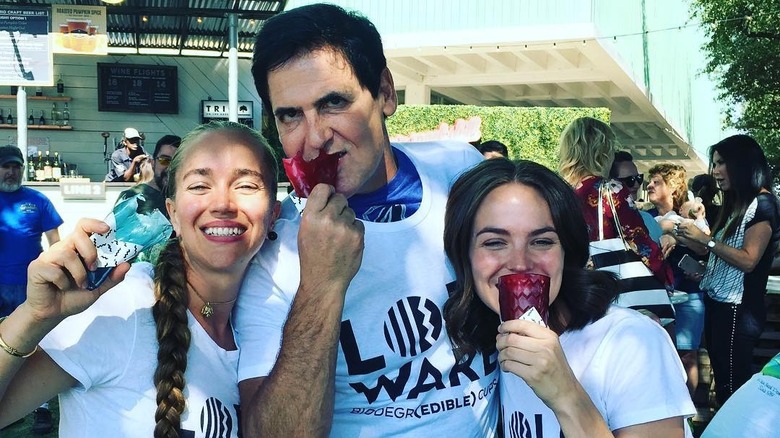Mark Cuban with Loliware founders Chelsea Briganti and Leigh Ann Tucker
