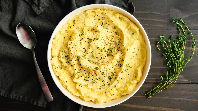 Buttery mashed potatoes with herbs