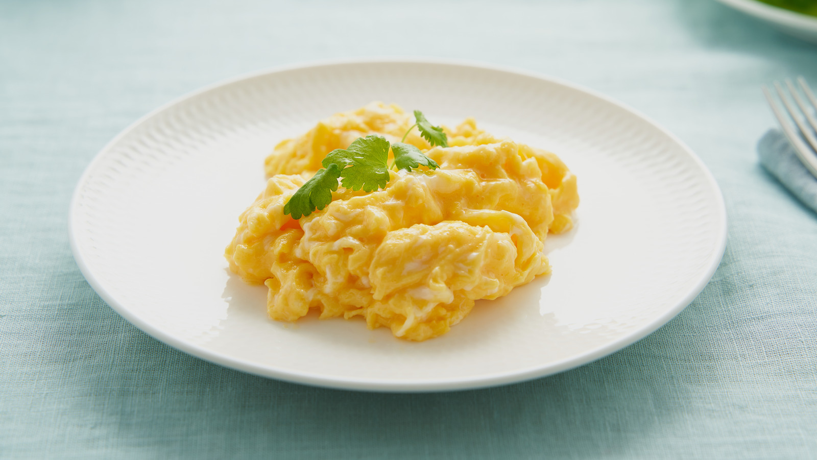 make-lightning-fast-scrambled-eggs-with-a-whirlpool-of-boiling-water