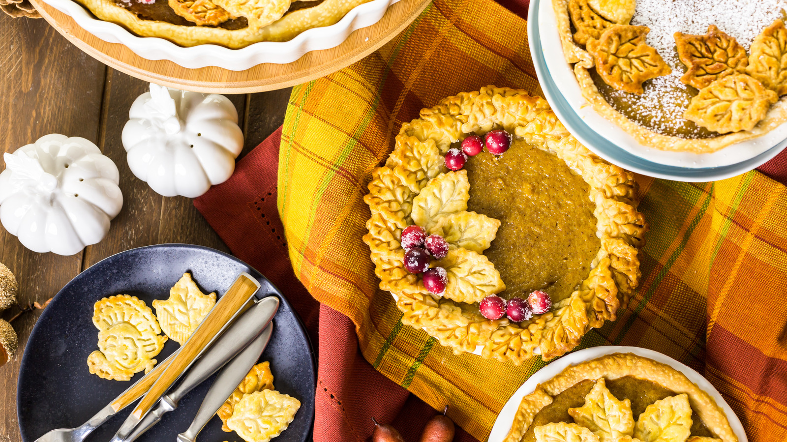 Make Store-Bought Pie Crust Look Expensive With A Cookie Cutter Trick