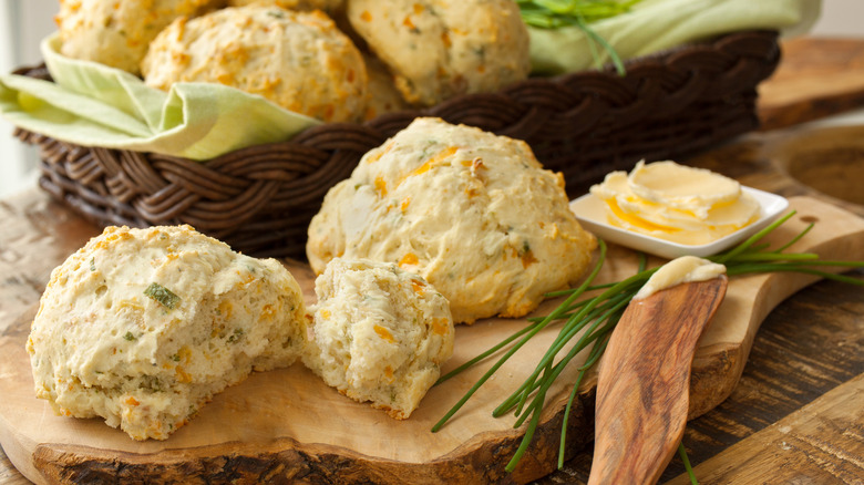 Biscuits with cheese and herbs