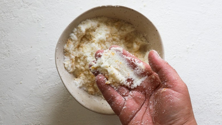 Rubbing lemon and sugar