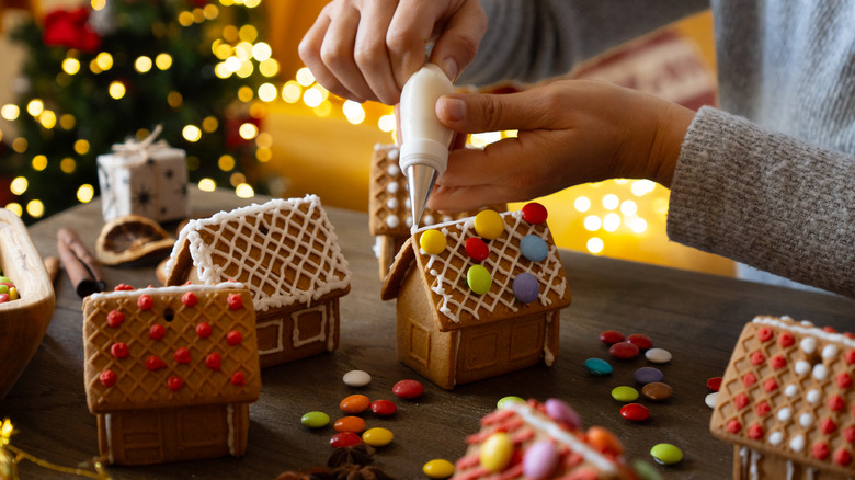 Decorating mini gingerbread houses