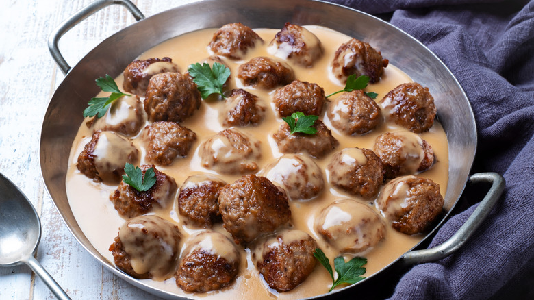 meatballs and gravy