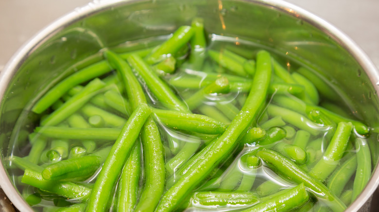 green beans in saucepan