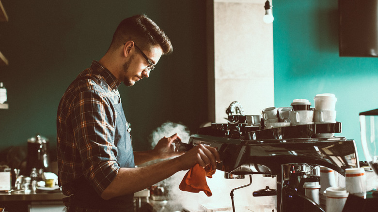 Barista purging coffee machine