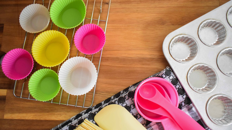 Muffin tin with silicone liners and pastry brushes
